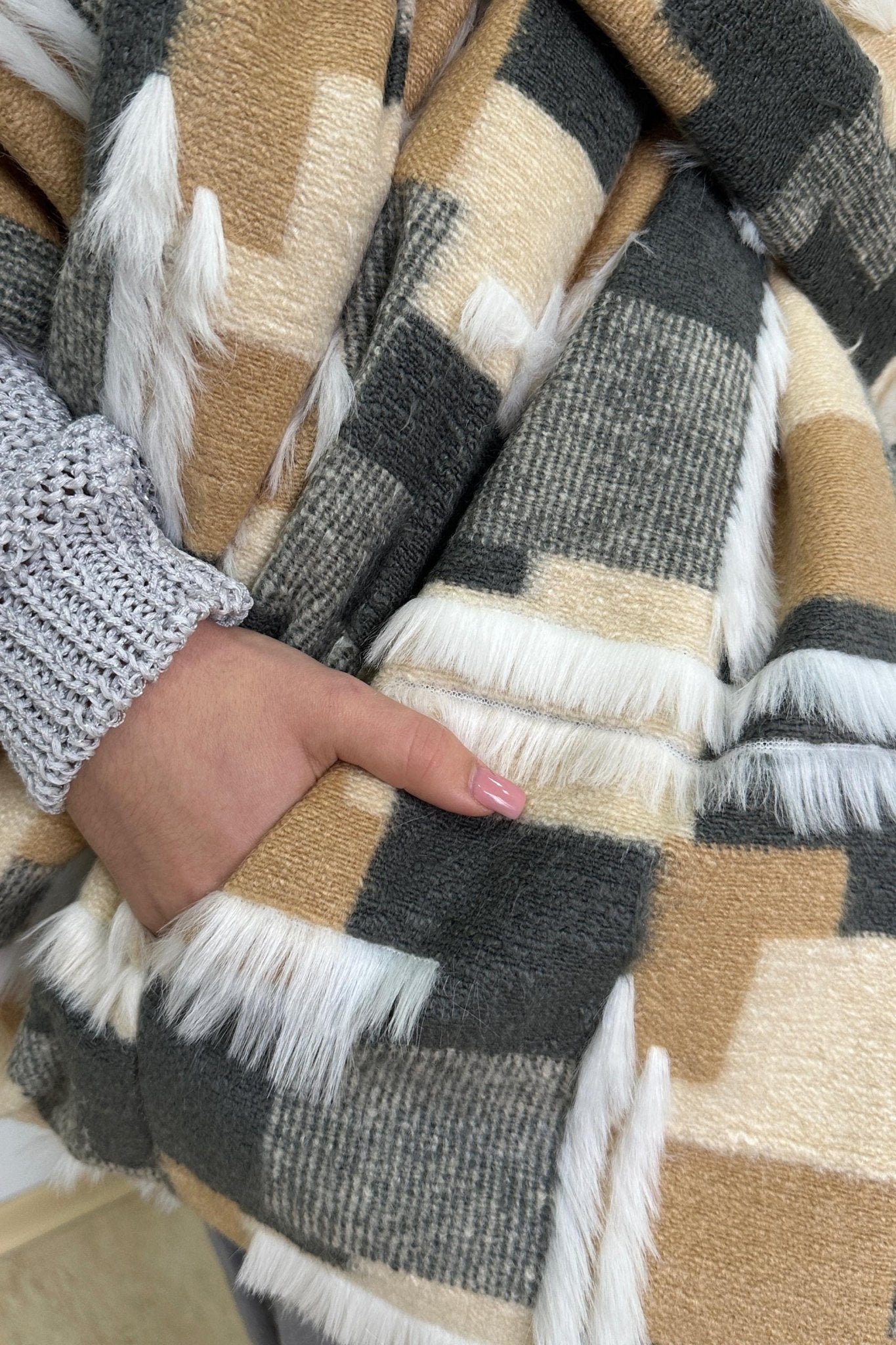 Boho Wool Puffer Large Scarf 20x85in with 2 pockets Blanket Shawl Cape Around Shoulders Wrap Warm Winter Gift - FAVORITTI