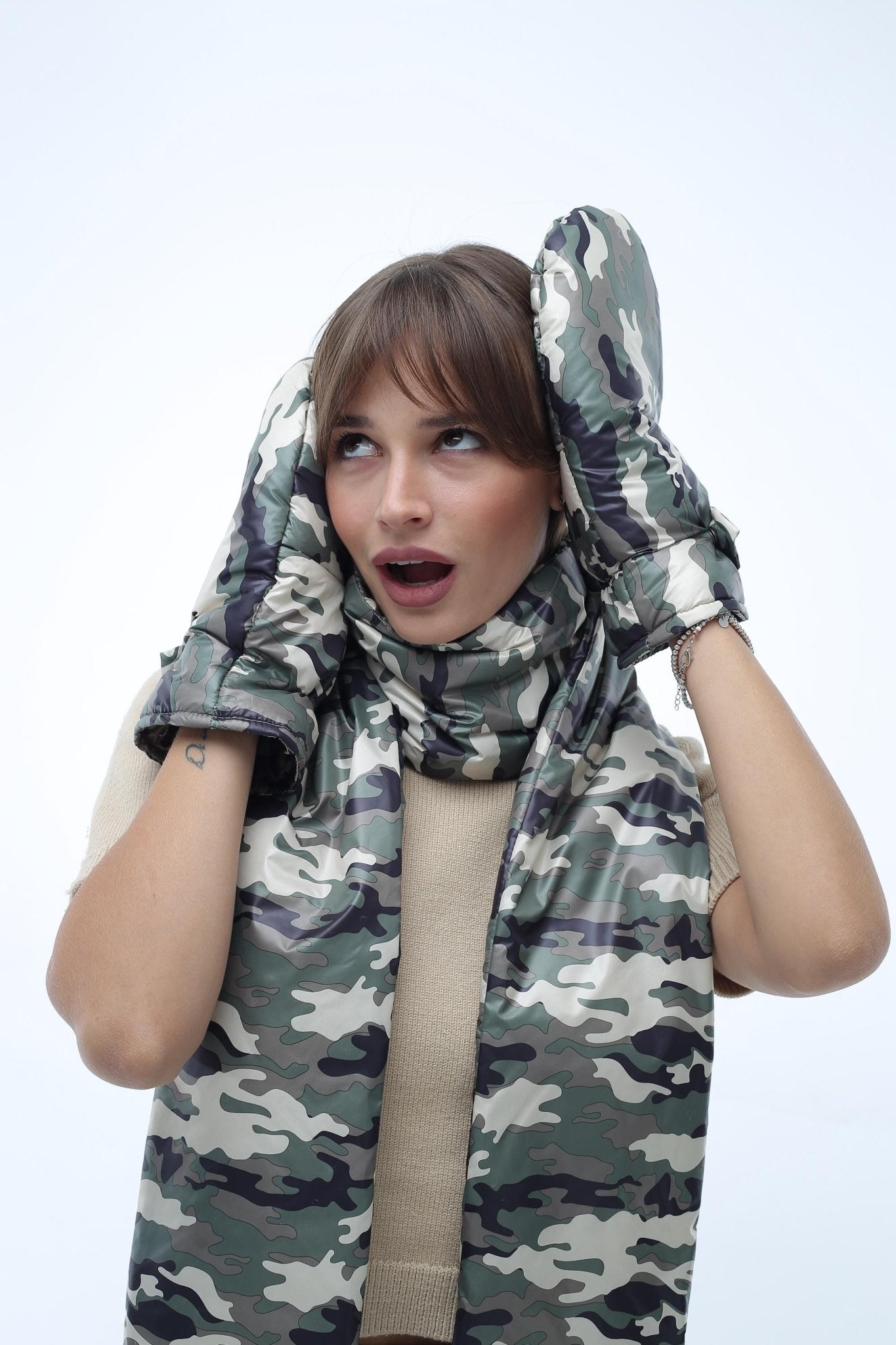 Camo Green Women's Set Puffer Scarf 6x90in and Puffer Mittens - FAVORITTI