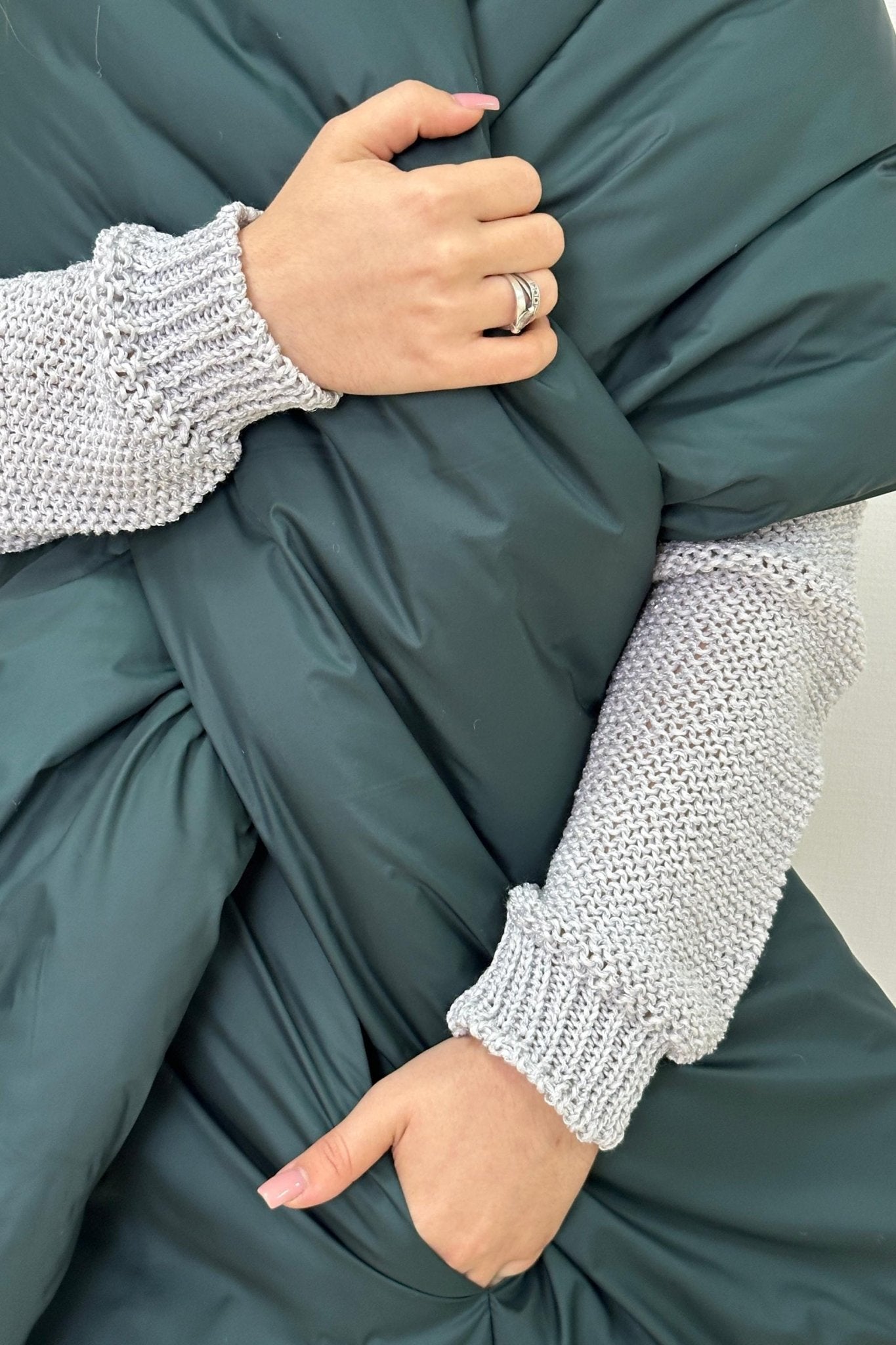 Green Puffer Large Scarf 20x85in with 2 pockets Blanket Shawl Cape Around Shoulders Wrap Warm Winter Gift - FAVORITTI