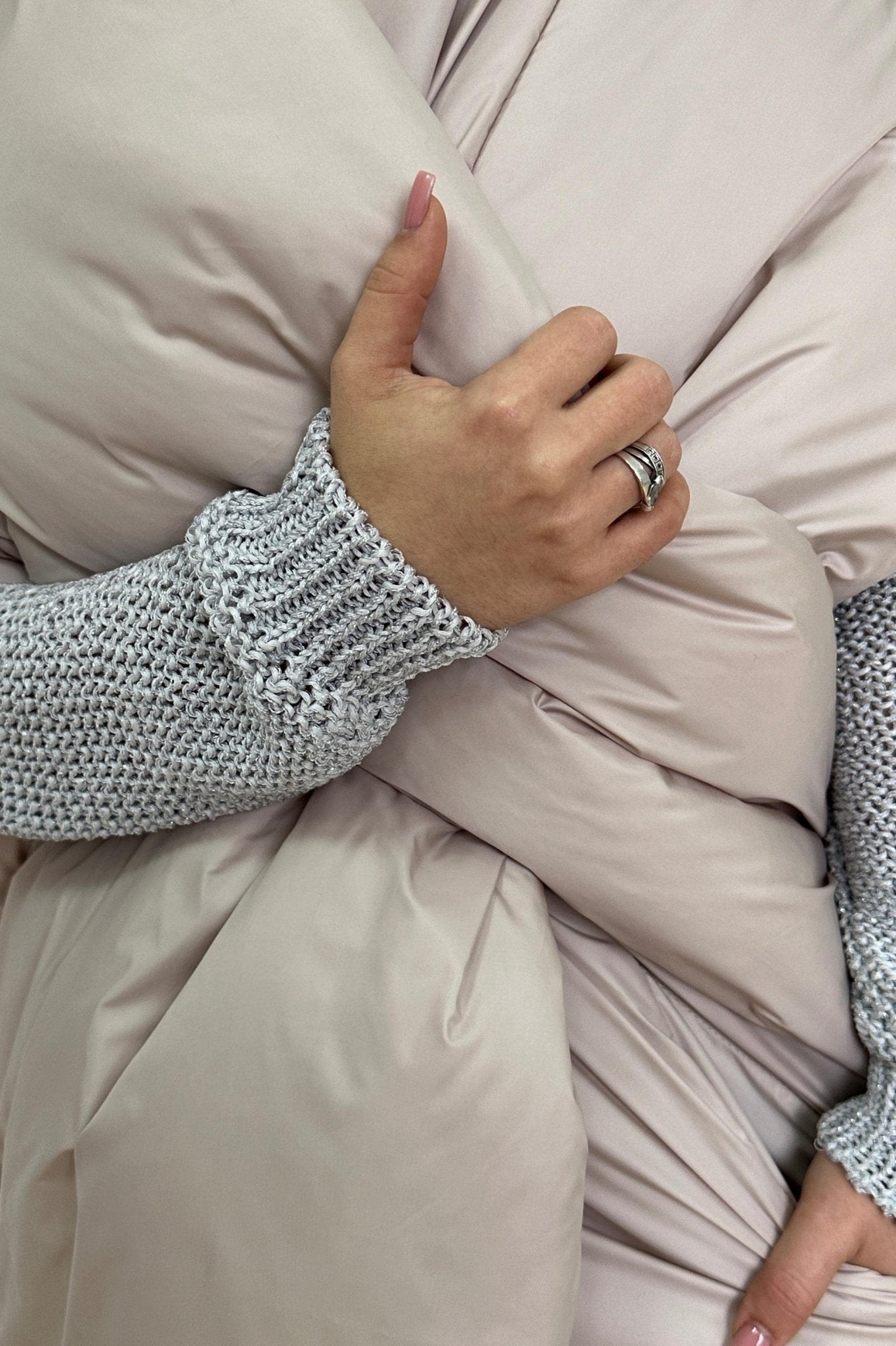 Puffer Cape Scarf with 2 pockets 20x85in Blanket Shawl Around Shoulders Wrap Warm Winter Gift - FAVORITTI